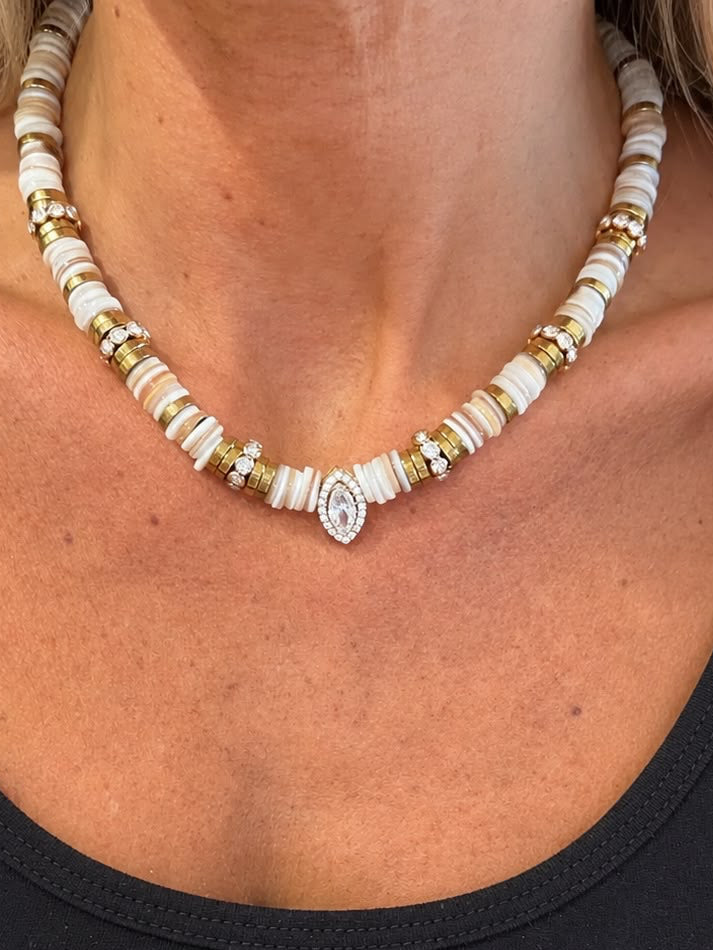 Collier perles blanches avec marquise sertie en zirconium