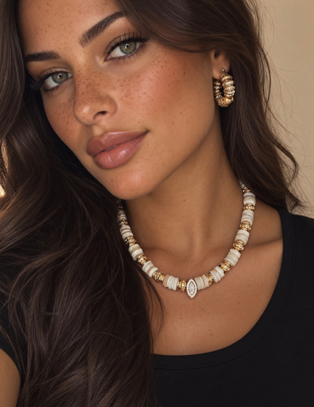 Collier perles blanches avec marquise sertie en zirconium