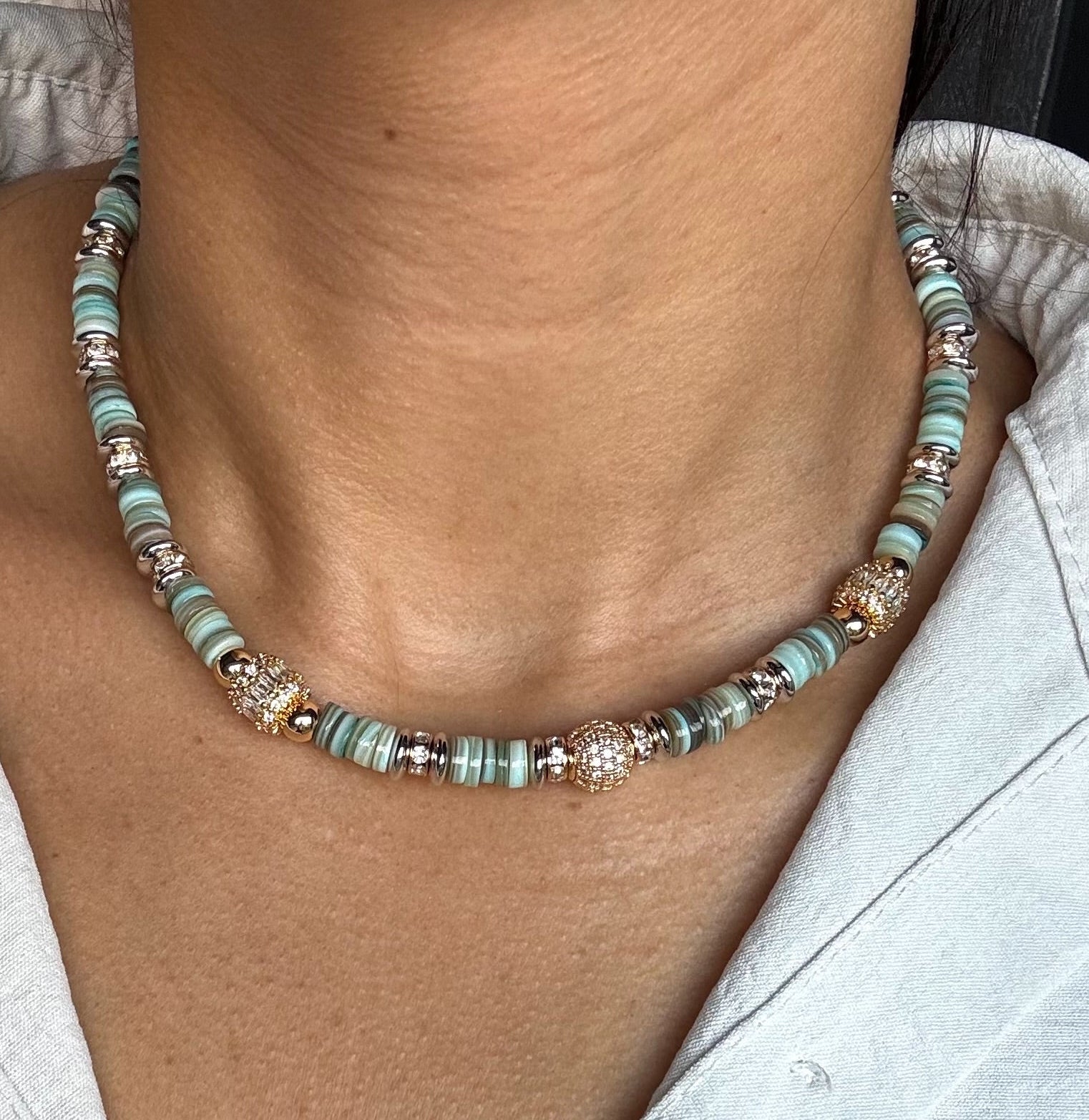 Collier perles bleu avec boules en zirconium